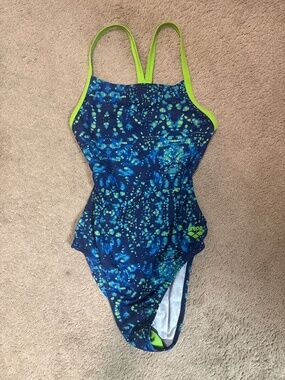 Arena swim suit 30